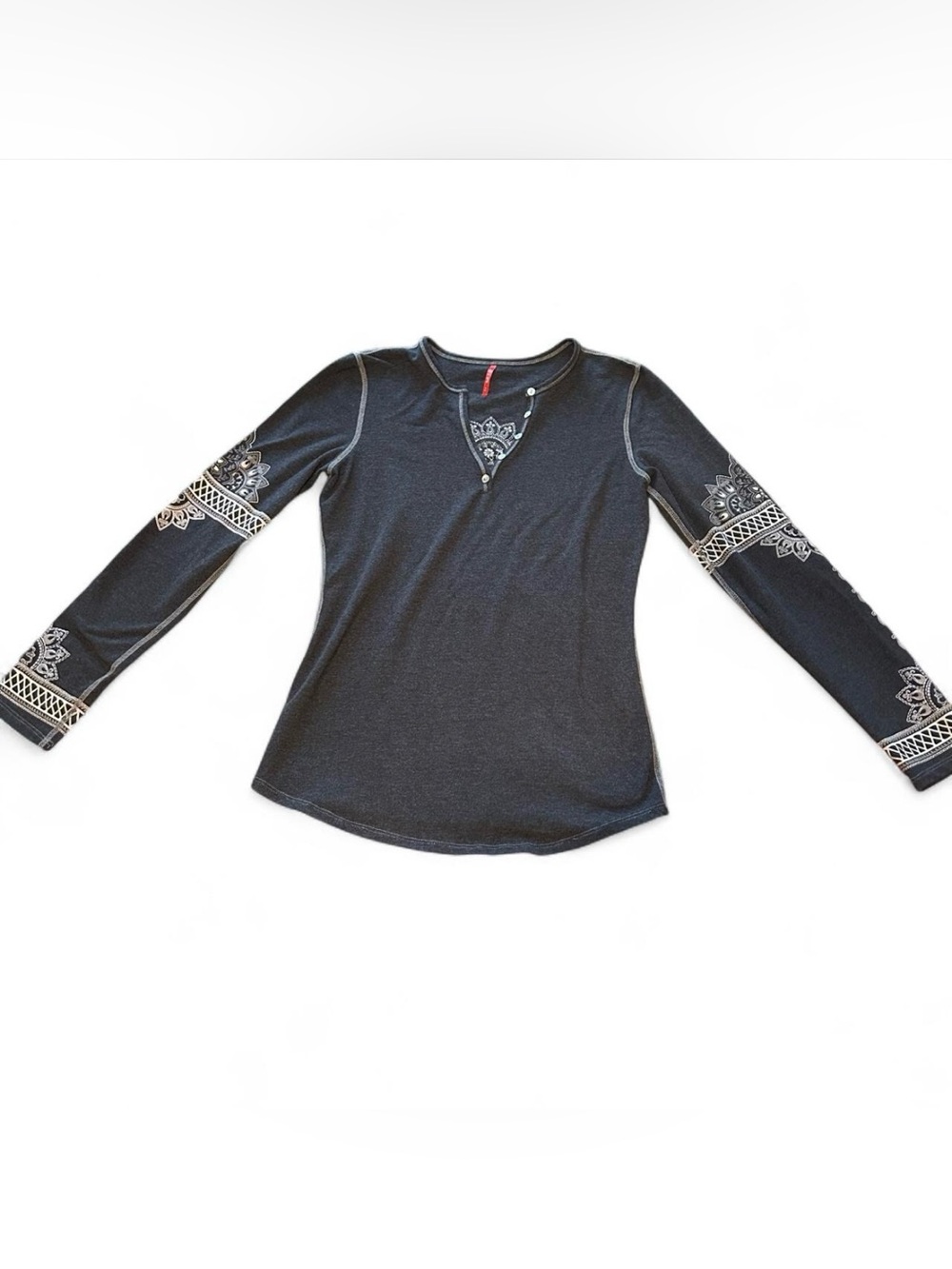 y2k alp-n-rock gray henley long sleeve top with patterned sleeves